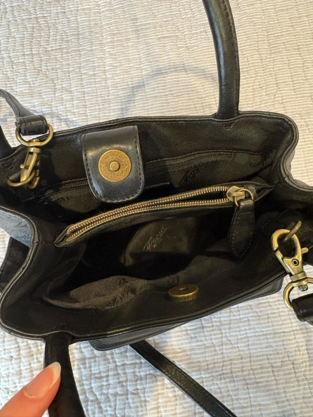 Fossil Black Pebbled Leather Crossbody Bag with Key Charm - Picture 11 of 12